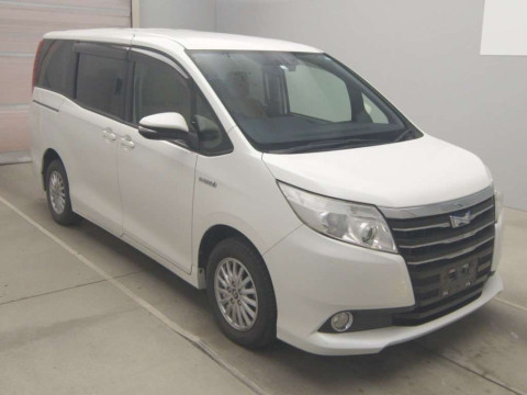 2014 Toyota Noah ZWR80G[2]