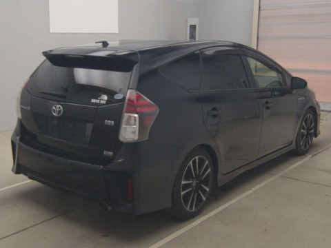 2015 Toyota Prius alpha ZVW41W[1]