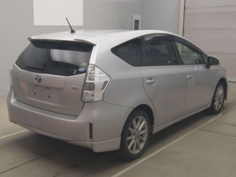 2013 Toyota Prius alpha ZVW41W[1]