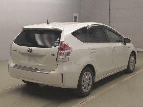 2015 Toyota Prius alpha ZVW40W[1]