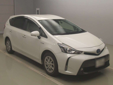 2019 Toyota Prius alpha ZVW40W[2]