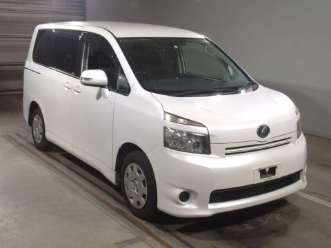 2010 Toyota Voxy ZRR70G[2]