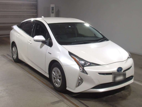 2018 Toyota Prius ZVW50[2]