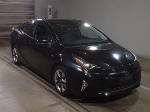 2016 Toyota Prius ZVW51[2]