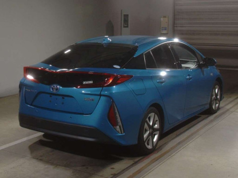 2017 Toyota Prius PHV ZVW52[1]