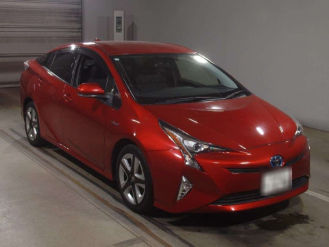 2017 Toyota Prius ZVW50[2]