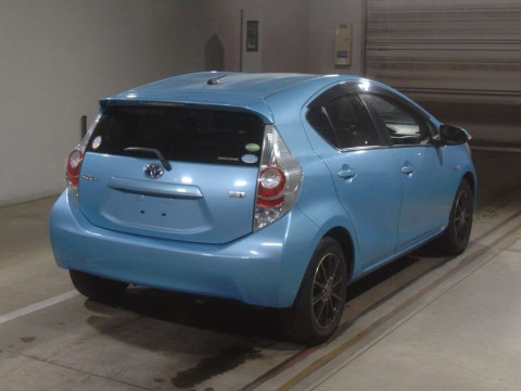 2012 Toyota Aqua NHP10[1]