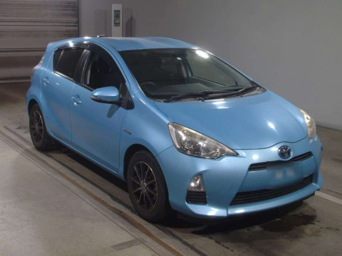 2012 Toyota Aqua NHP10[2]