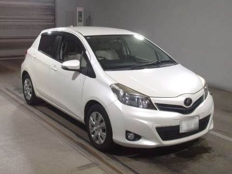 2011 Toyota Vitz NSP130[2]