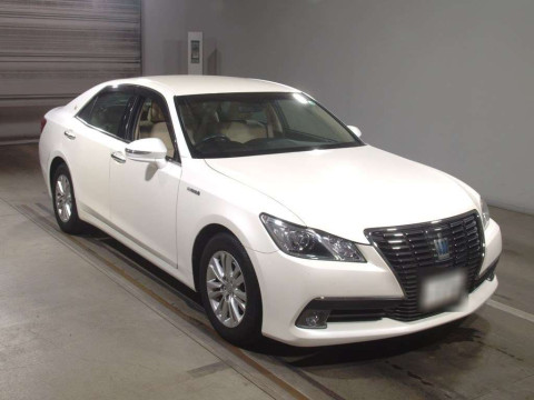 2013 Toyota Crown Hybrid AWS210[2]