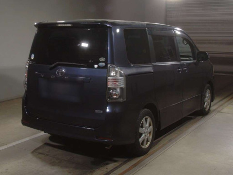 2007 Toyota Voxy ZRR70W[1]