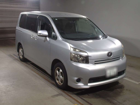 2010 Toyota Voxy ZRR70G[2]