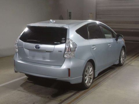 2012 Toyota Prius alpha ZVW41W[1]