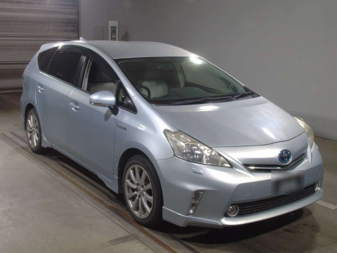 2012 Toyota Prius alpha ZVW41W[2]