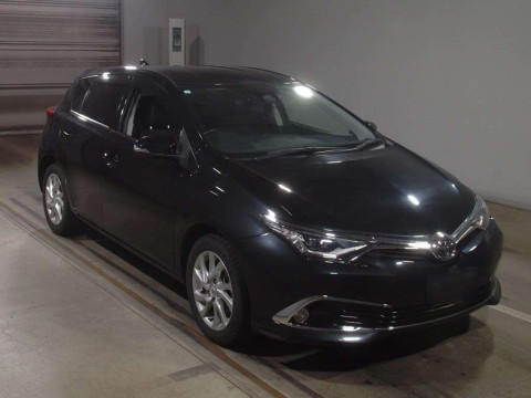 2017 Toyota Auris NZE181H[2]