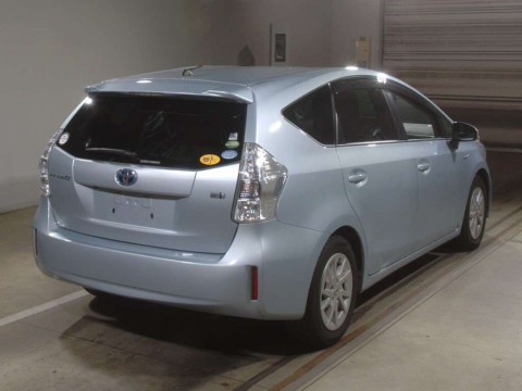 2012 Toyota Prius alpha ZVW41W[1]