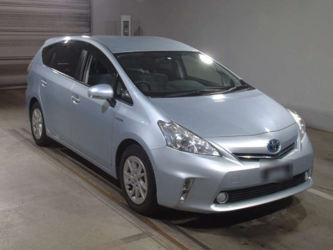 2012 Toyota Prius alpha ZVW41W[2]