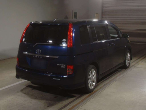 2010 Toyota Isis ZGM11W[1]