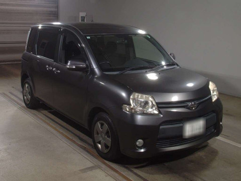 2011 Toyota Sienta NCP81G[2]