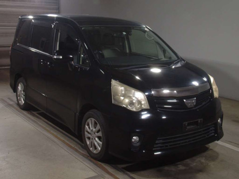 2012 Toyota Noah ZRR70W[2]