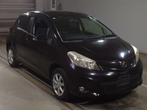 2013 Toyota Vitz NSP135[2]