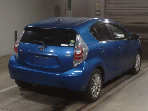 2012 Toyota Aqua NHP10[1]