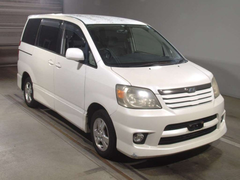 2003 Toyota Noah AZR65G[2]