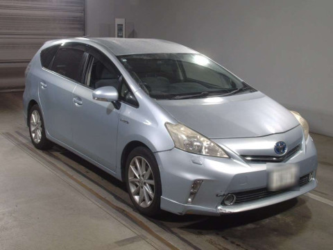 2012 Toyota Prius alpha ZVW41W[2]