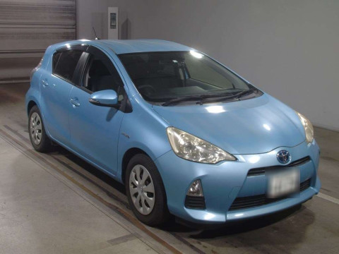 2012 Toyota Aqua NHP10[2]