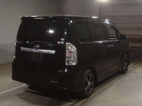 2010 Toyota Voxy ZRR70W[1]