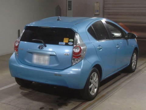 2013 Toyota Aqua NHP10[1]