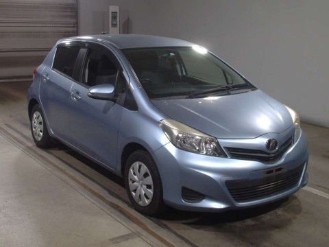 2013 Toyota Vitz NSP130[2]