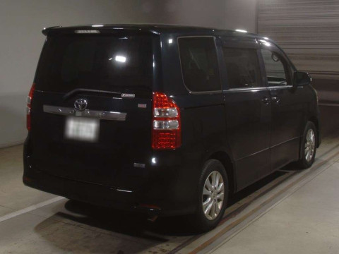 2012 Toyota Noah ZRR70W[1]