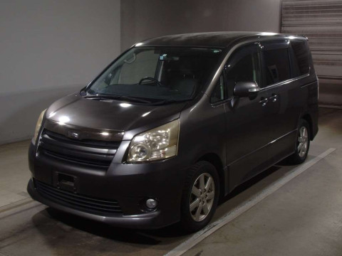 2010 Toyota Noah ZRR70W[0]