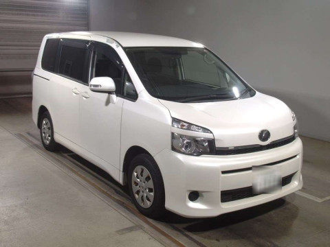 2010 Toyota Voxy ZRR70G[2]