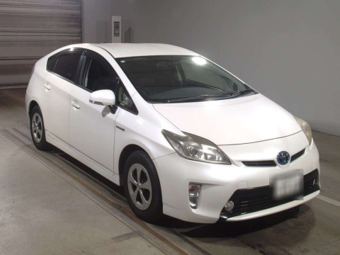 2013 Toyota Prius ZVW30[2]