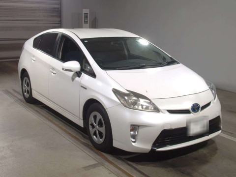 2013 Toyota Prius ZVW30[2]