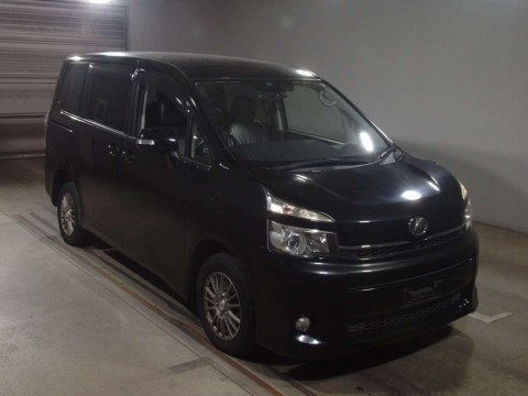 2013 Toyota Voxy ZRR75G[2]