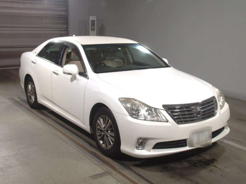 2011 Toyota Crown GRS200[2]