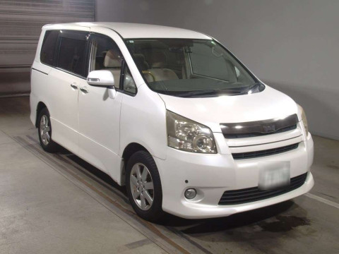 2009 Toyota Noah ZRR70W[2]