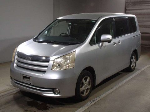 2010 Toyota Noah ZRR70G[0]