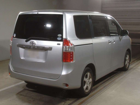 2010 Toyota Noah ZRR70G[1]