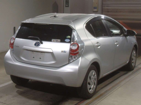 2012 Toyota Aqua NHP10[1]