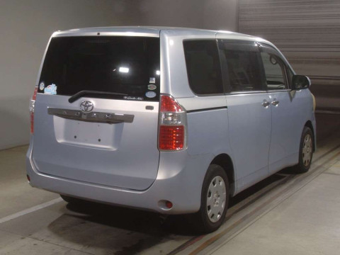 2009 Toyota Noah ZRR70G[1]