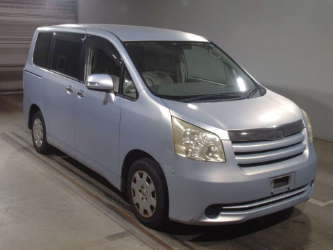 2009 Toyota Noah ZRR70G[2]