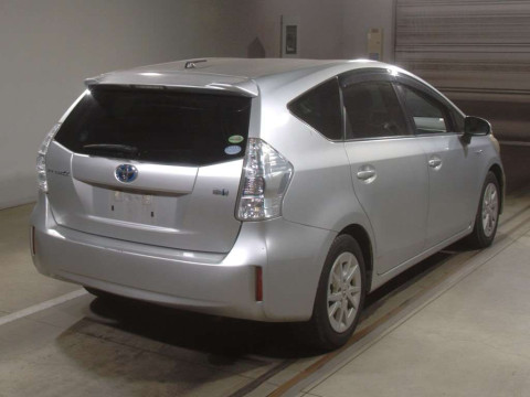 2012 Toyota Prius alpha ZVW41W[1]