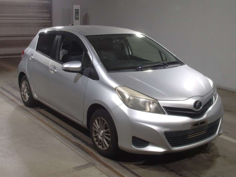 2013 Toyota Vitz KSP130[2]