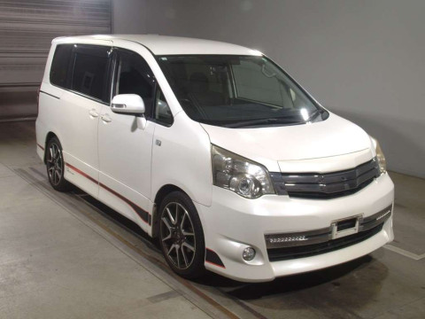 2012 Toyota Noah ZRR70W[2]