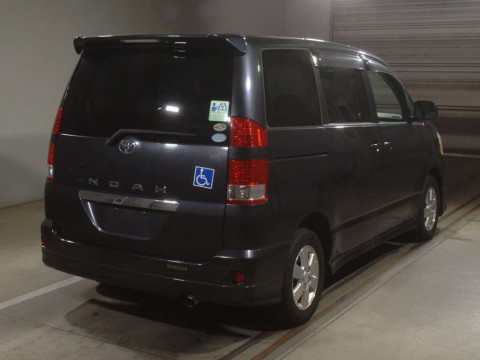 2007 Toyota Noah AZR65G[1]