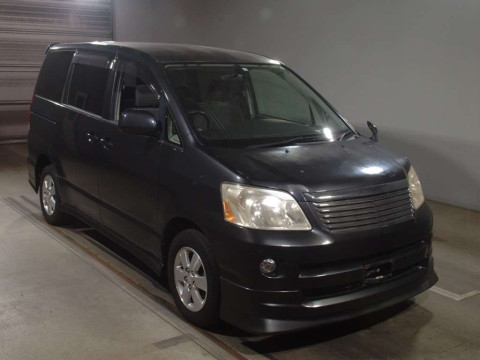 2007 Toyota Noah AZR65G[2]